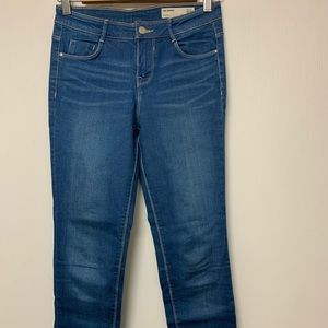 MEDIUM WASH JEANS